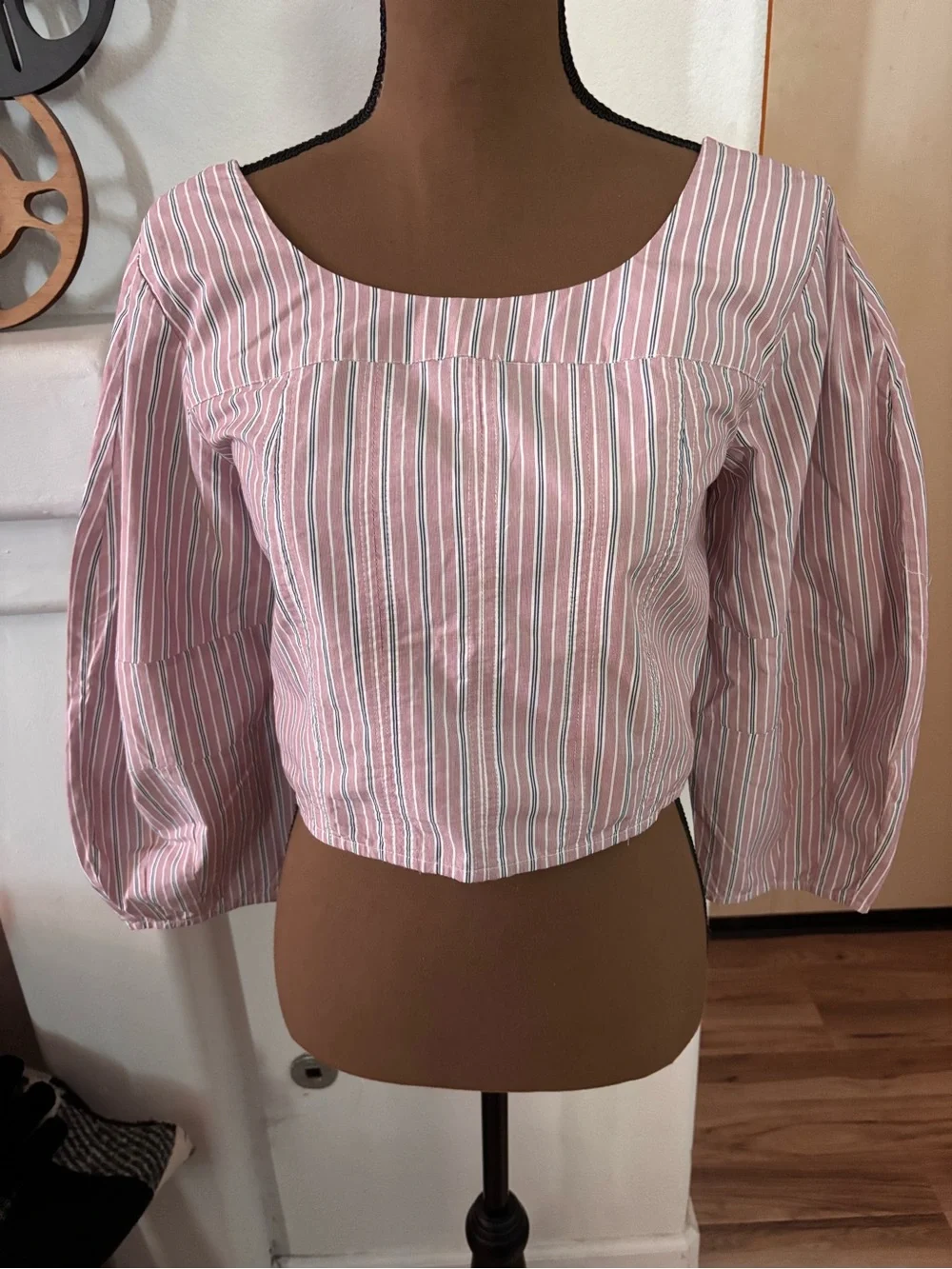 LOFT Pink and White Striped Poplin Corset Seamed Blouse SZ 4 Great Condition.